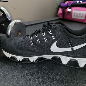 Nike 9.5 men's black/white Tailwind 8 waffle skin